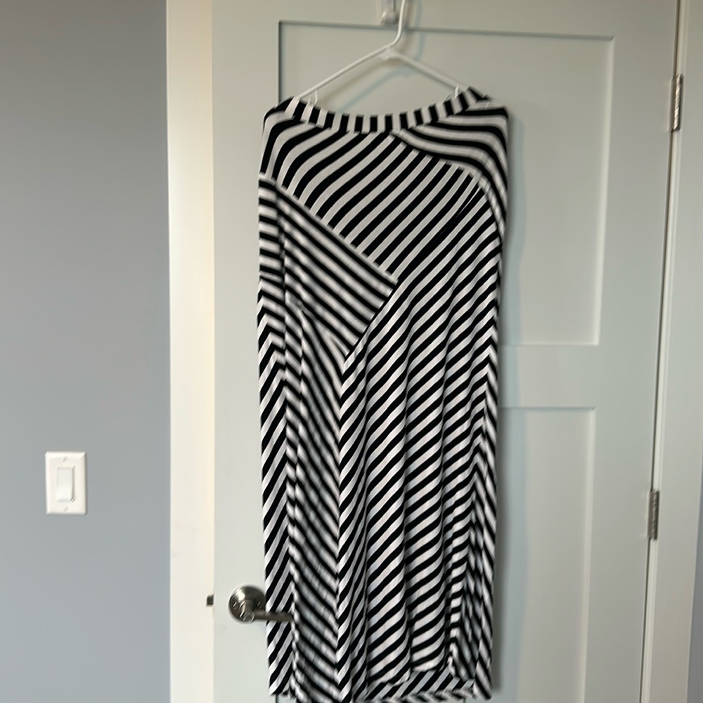 Design history black, and white long skirt with elastic waist xl